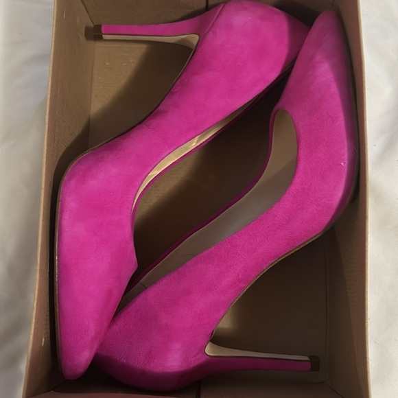 Wore 2 times is in good condition - Picture 2 of 6